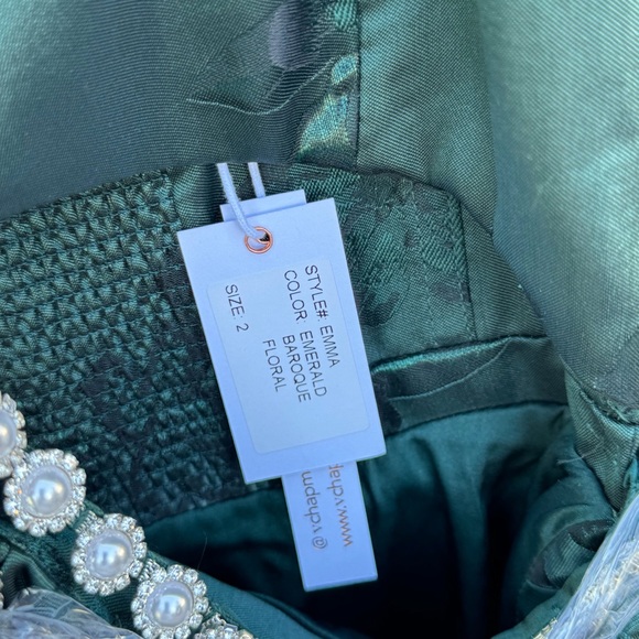 V. Chapman the Emma dress in emerald - Picture 5 of 12